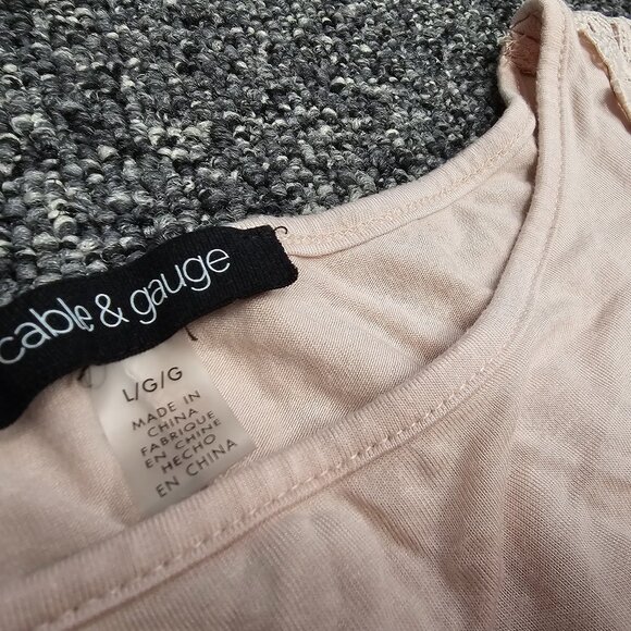 BOGO🎀 Cable & Gauge Pink Split Sleeve with Lace accent- Size Large - Picture 2 of 4